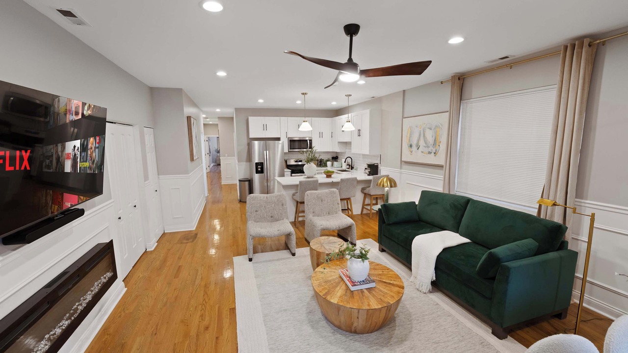 Photo of Livingroom in East Garfield Park