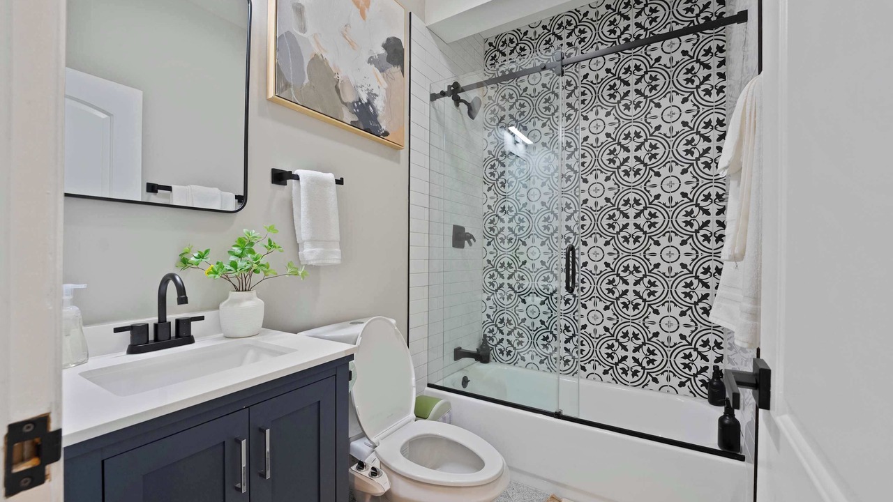 Photo of Bathroom in East Garfield Park