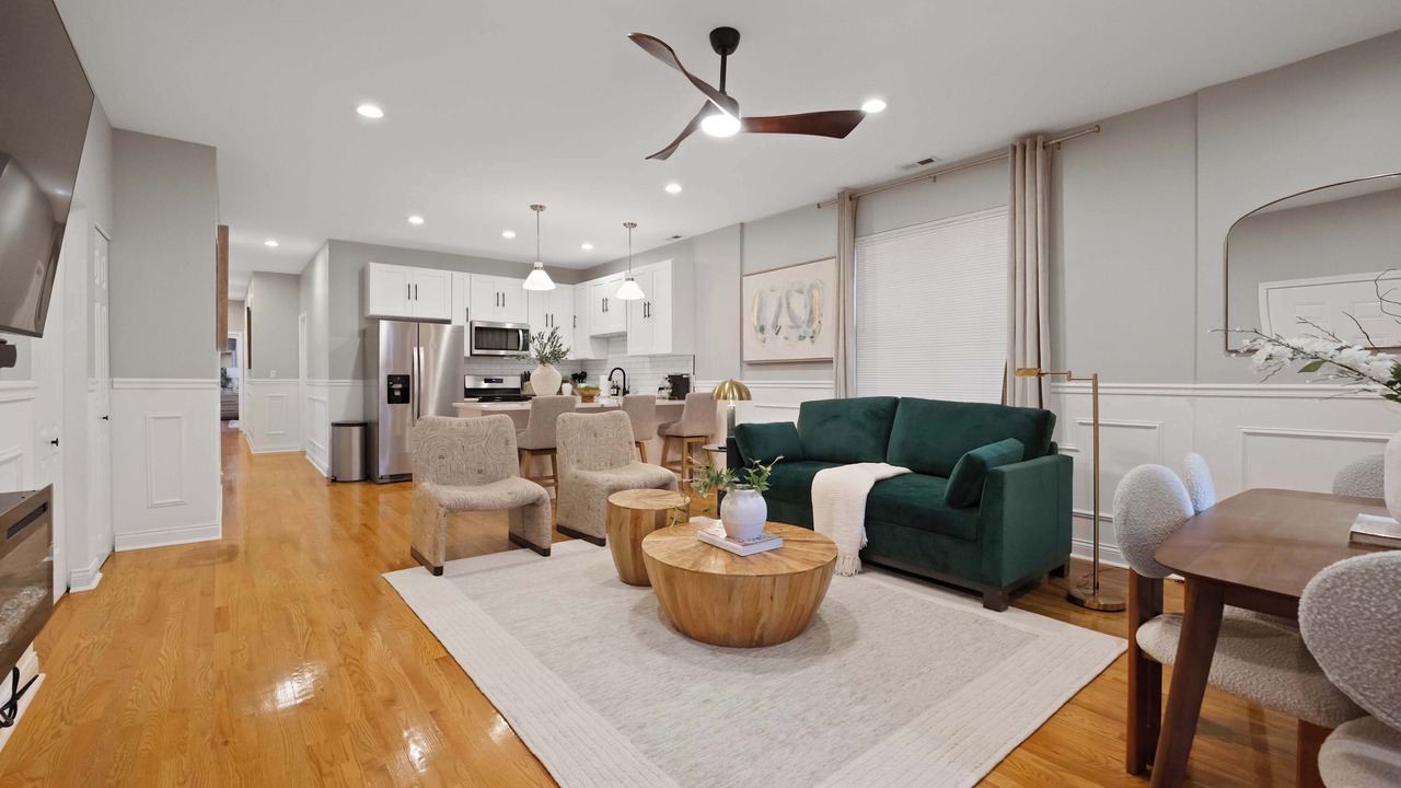Photo of Livingroom in East Garfield Park