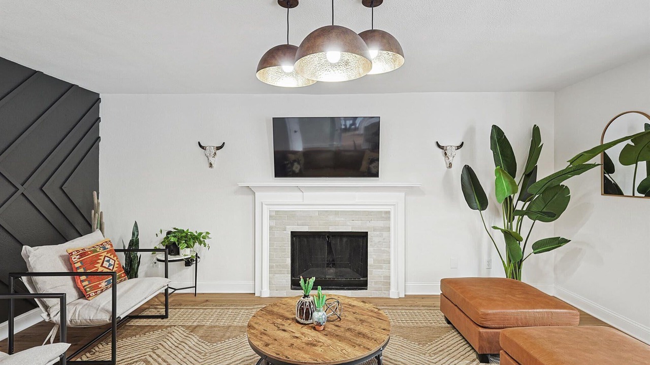 Photo of Livingroom in North Richland Hills