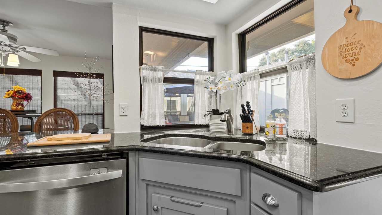 Photo of Kitchen in Far North Dallas