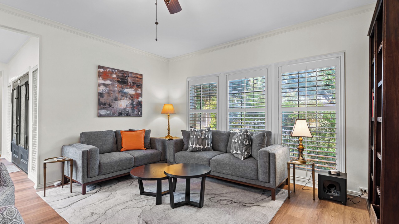 Photo of Livingroom in Far North Dallas