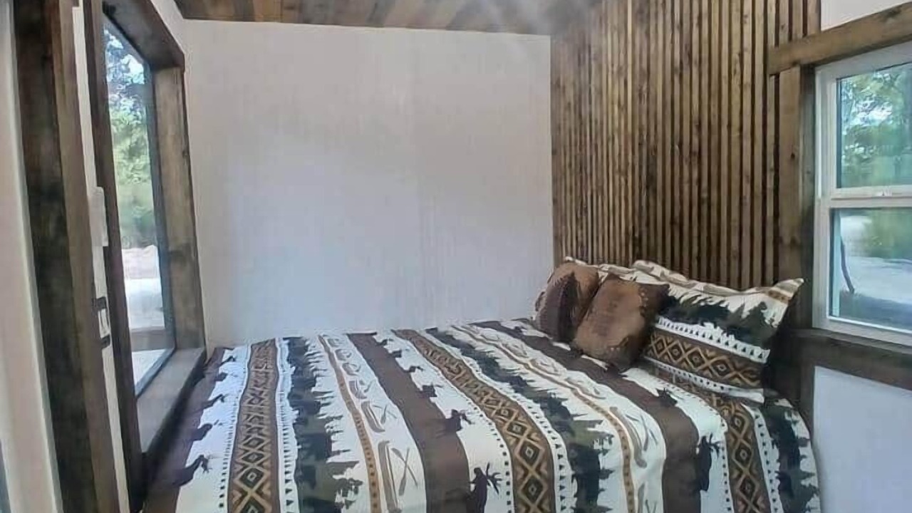 Photo of Bedroom in Plantersville