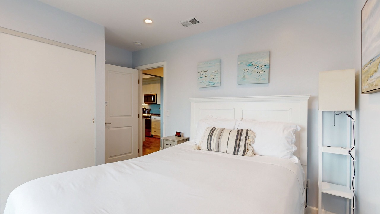 Photo of Bedroom in La Jolla Mesa
