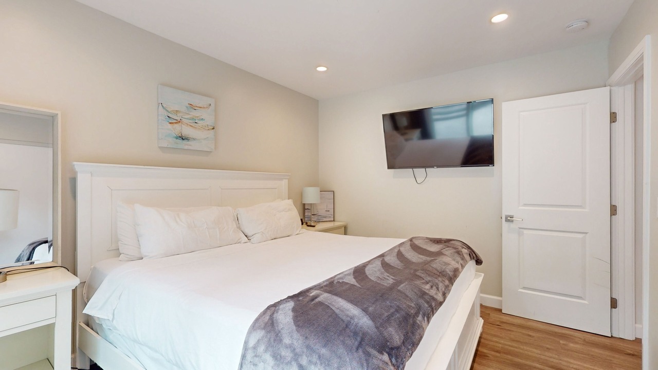 Photo of Bedroom in La Jolla Mesa