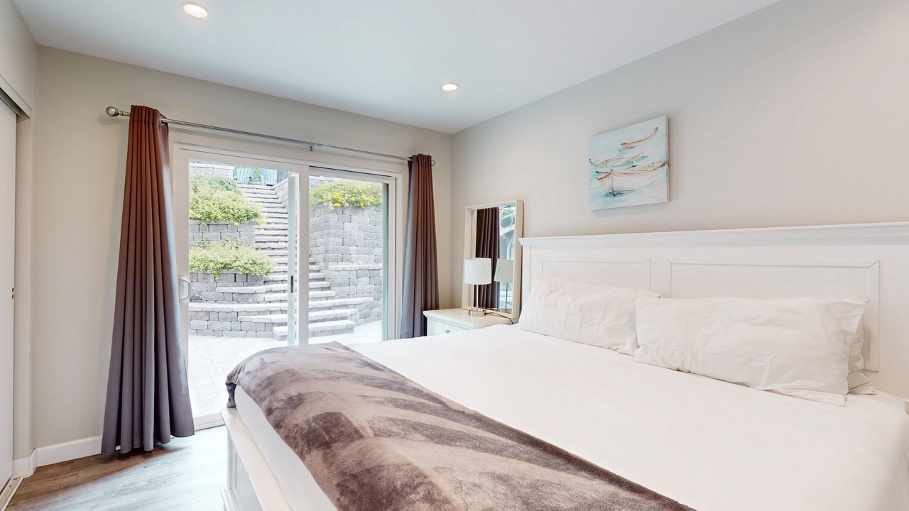 Photo of Bedroom in La Jolla Mesa