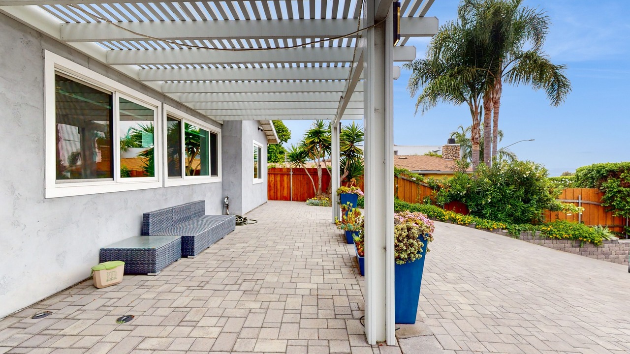 Photo of Patio Balcony in La Jolla Mesa