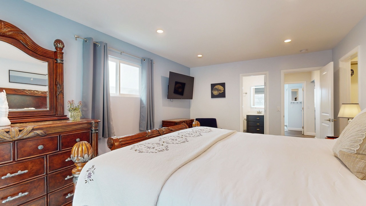 Photo of Bedroom in La Jolla Mesa