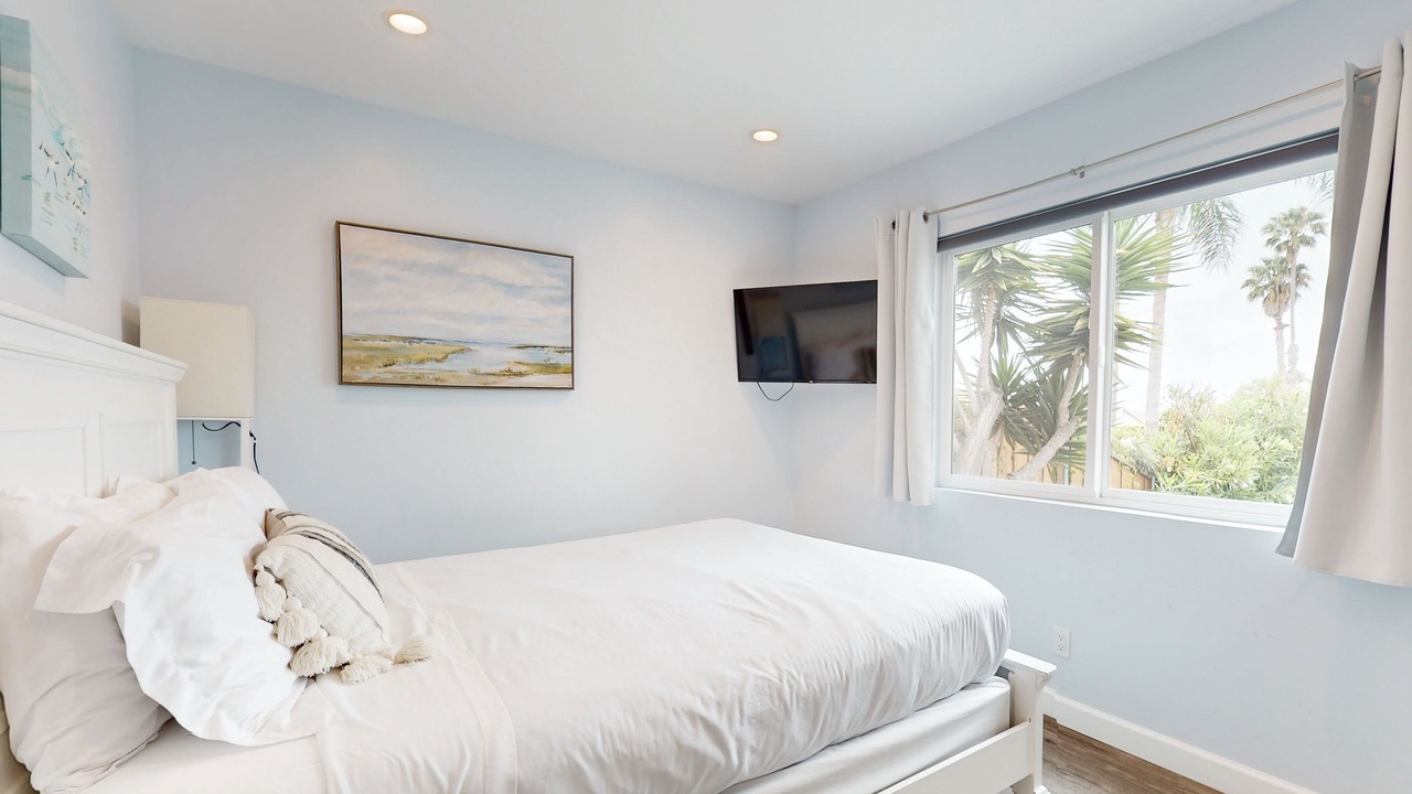 Photo of Bedroom in La Jolla Mesa