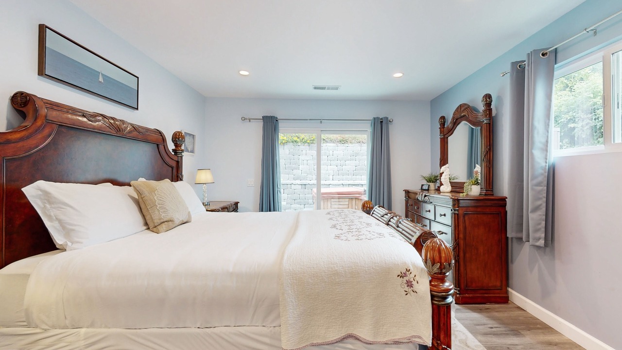 Photo of Bedroom in La Jolla Mesa