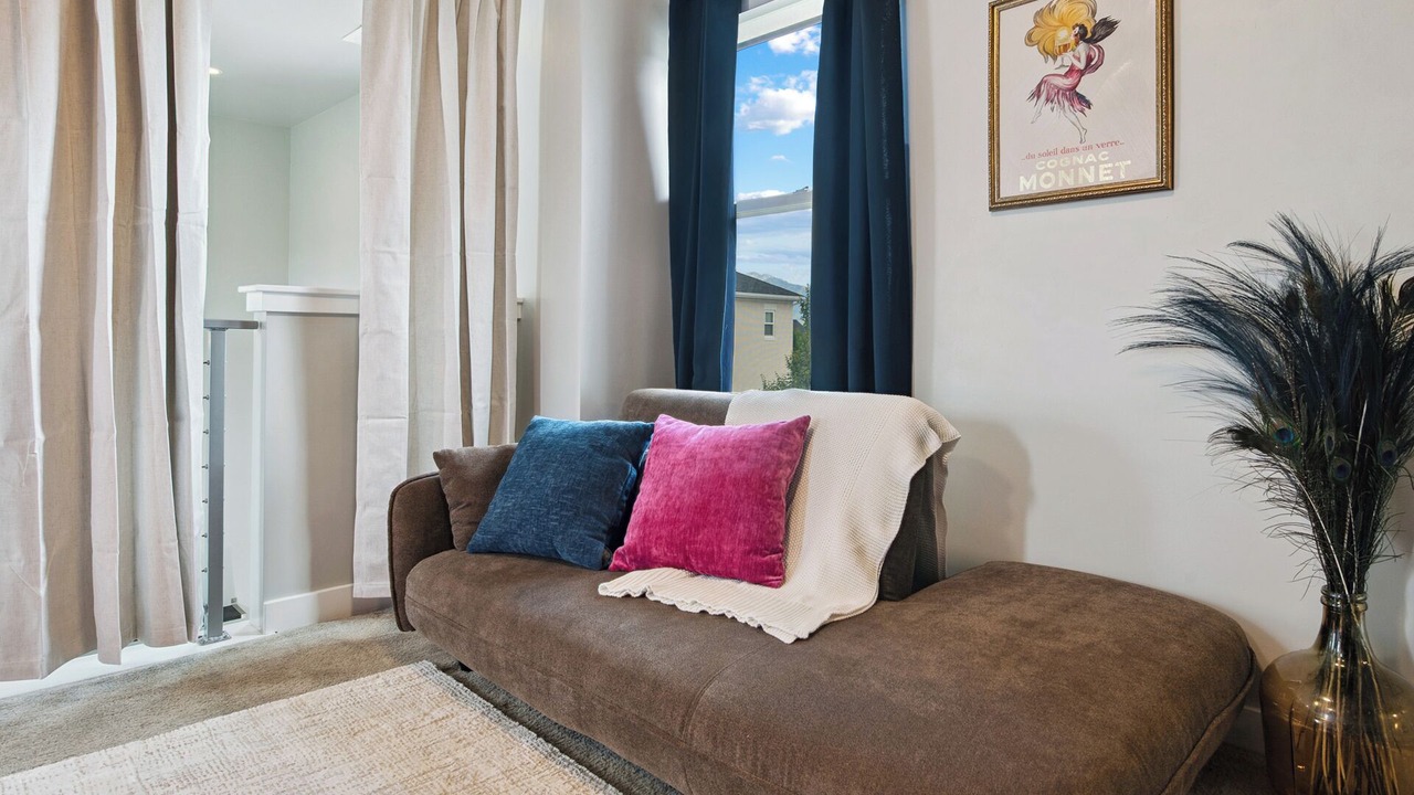 Photo of Livingroom in Daybreak