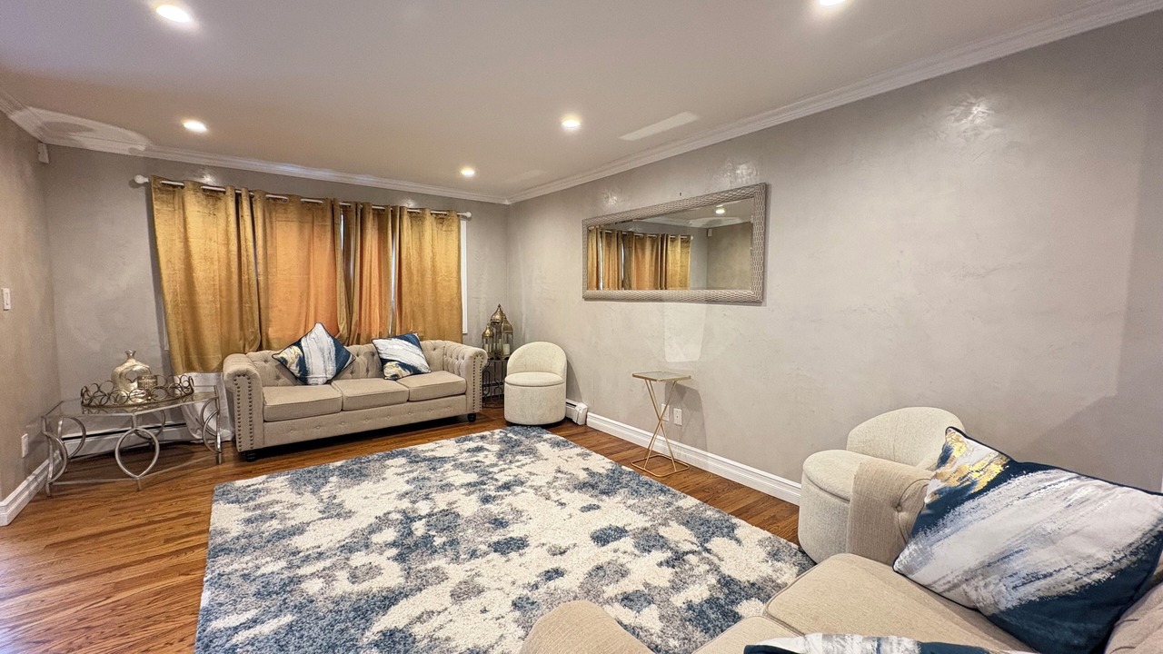 Photo of Livingroom in Dix Hills