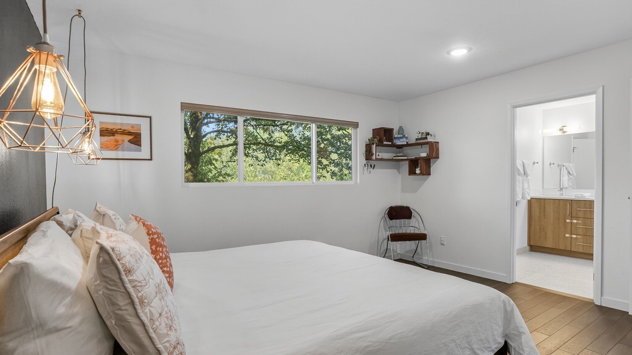 Photo of Bedroom in West Hills