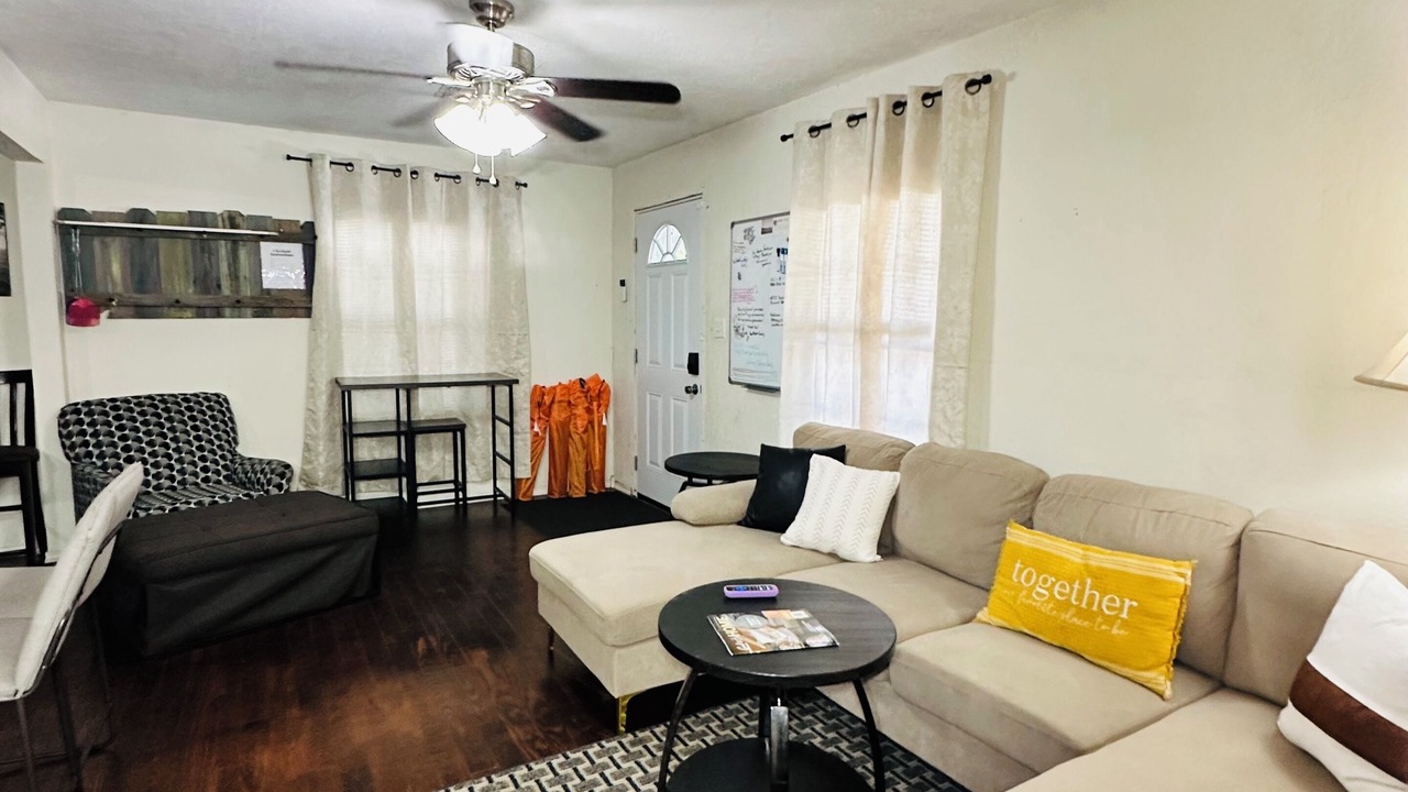 Photo of Livingroom in Lawton