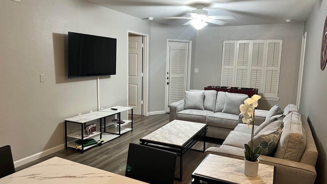 Photo of Livingroom in Pecan Tree - McCullough