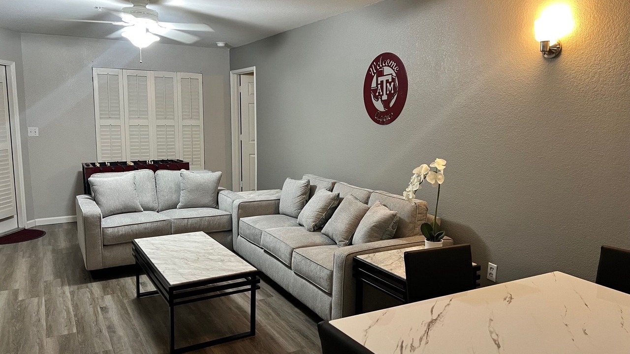 Photo of Livingroom in Pecan Tree - McCullough