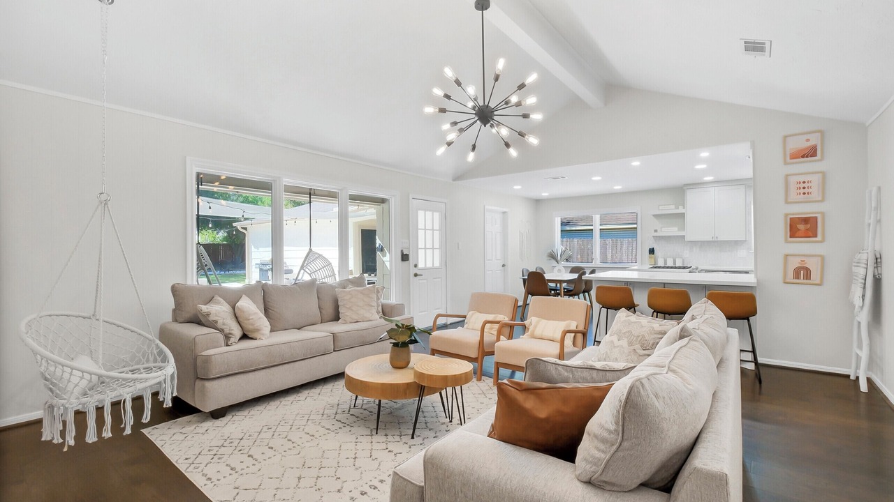 Photo of Livingroom in Jersey Village