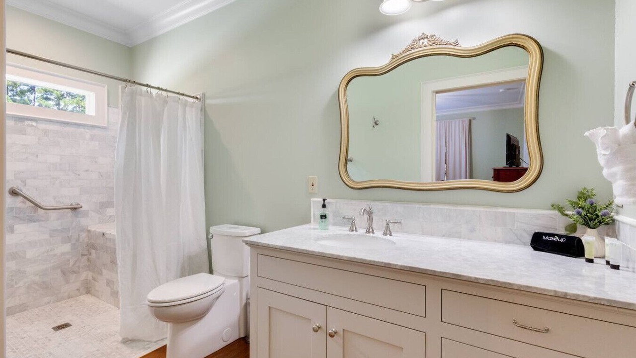 Photo of Bathroom in St. Martinville