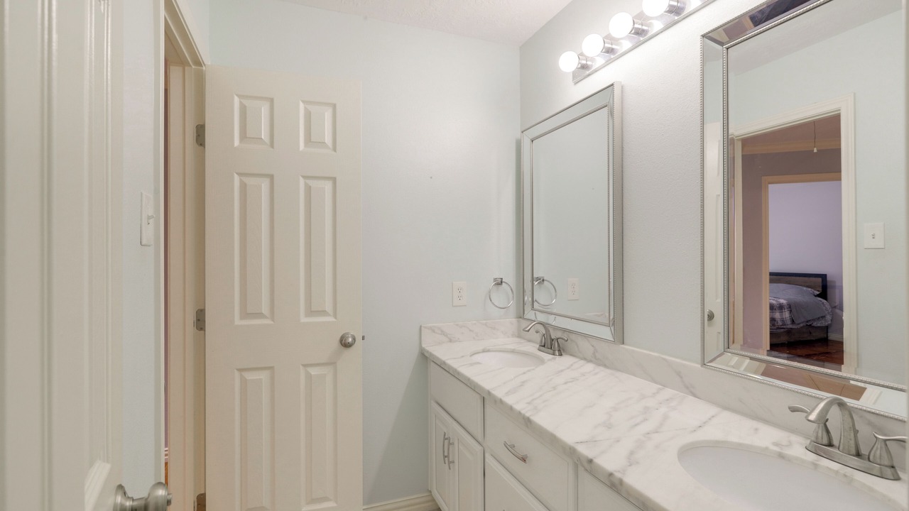 Photo of Bathroom in George Bush Park/Eldridge