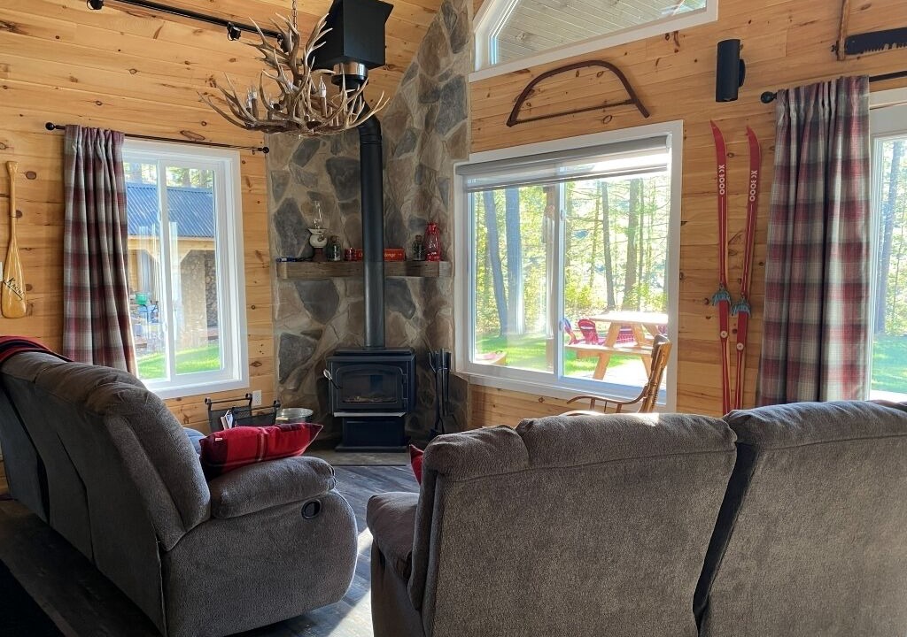 Photo of Livingroom in Mansfield-et-Pontefract