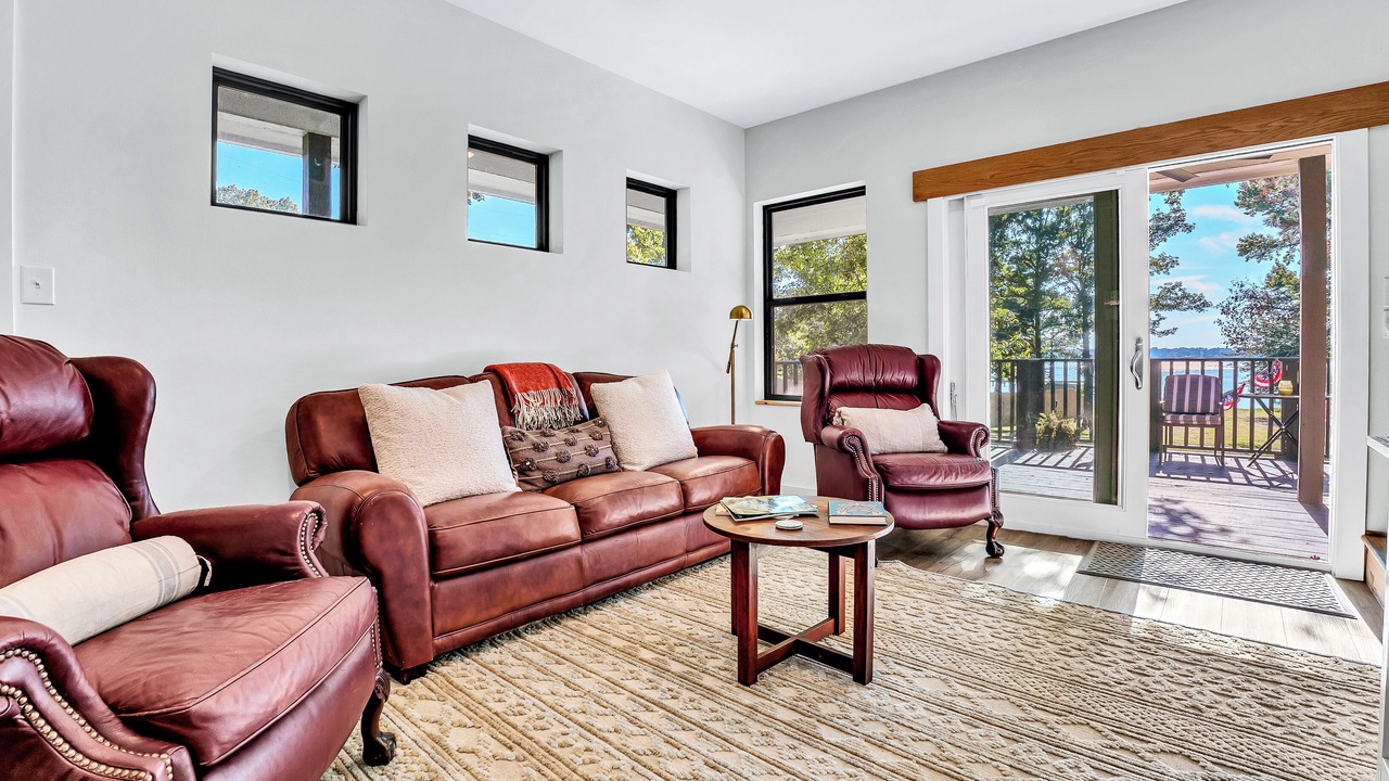 Photo of Livingroom in Flint