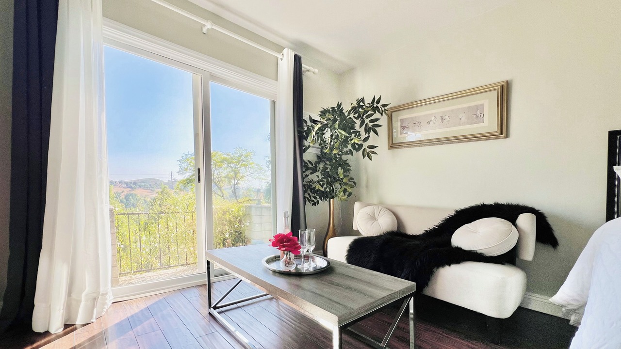 Photo of Livingroom in Shadow Hills