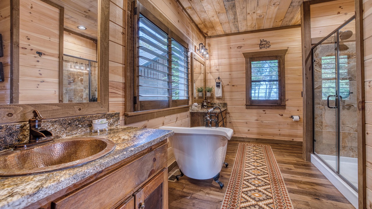 Photo of Bathroom in Cherry Log