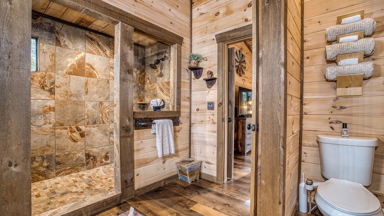 Photo of Bathroom in Cherry Log