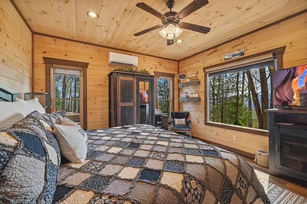 Photo of Bedroom in Cherry Log