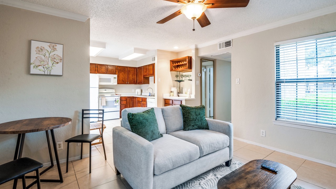 Photo of Livingroom in Far North Dallas