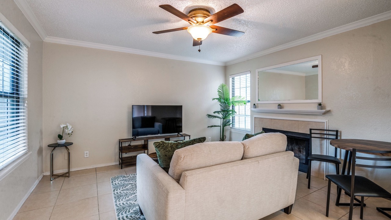 Photo of Livingroom in Far North Dallas