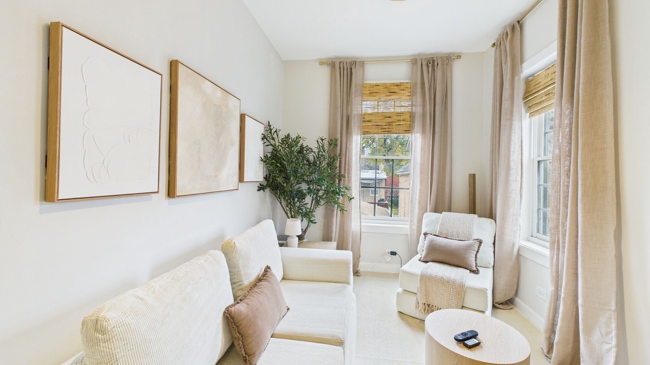 Photo of Livingroom in West Town