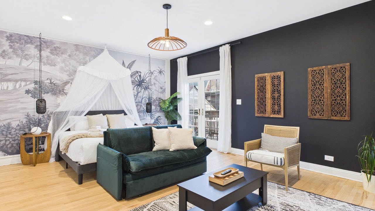 Photo of Livingroom in West Town