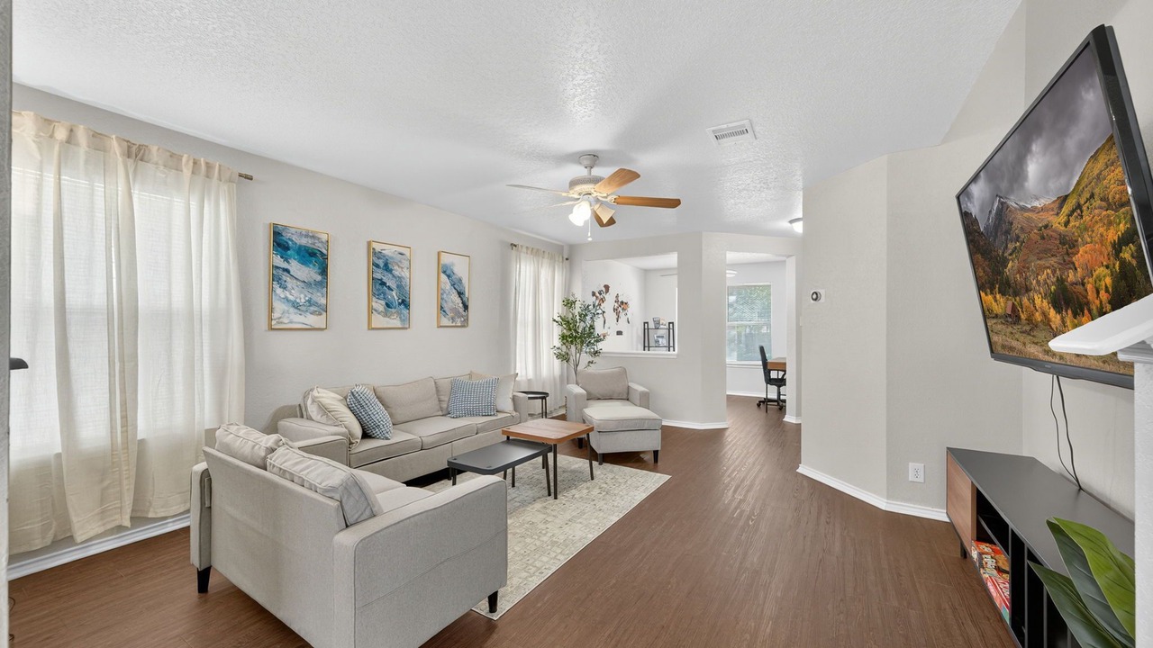 Photo of Livingroom in Maverick Creek
