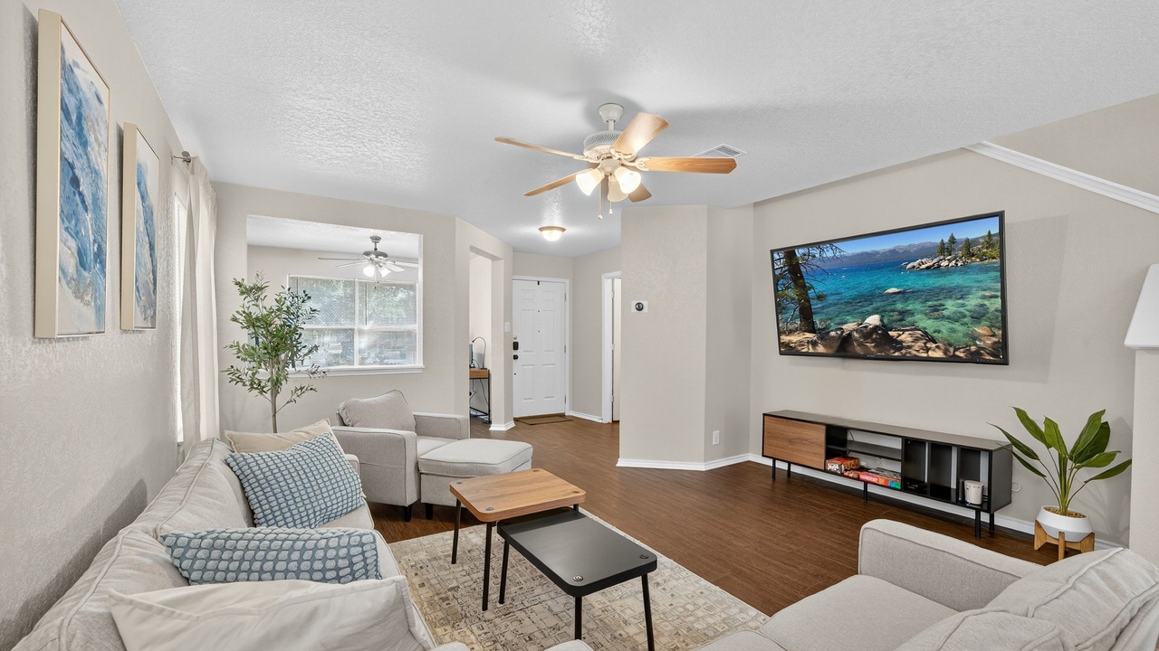 Photo of Livingroom in Maverick Creek