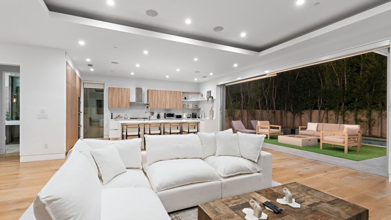 Photo of Livingroom in Melrose