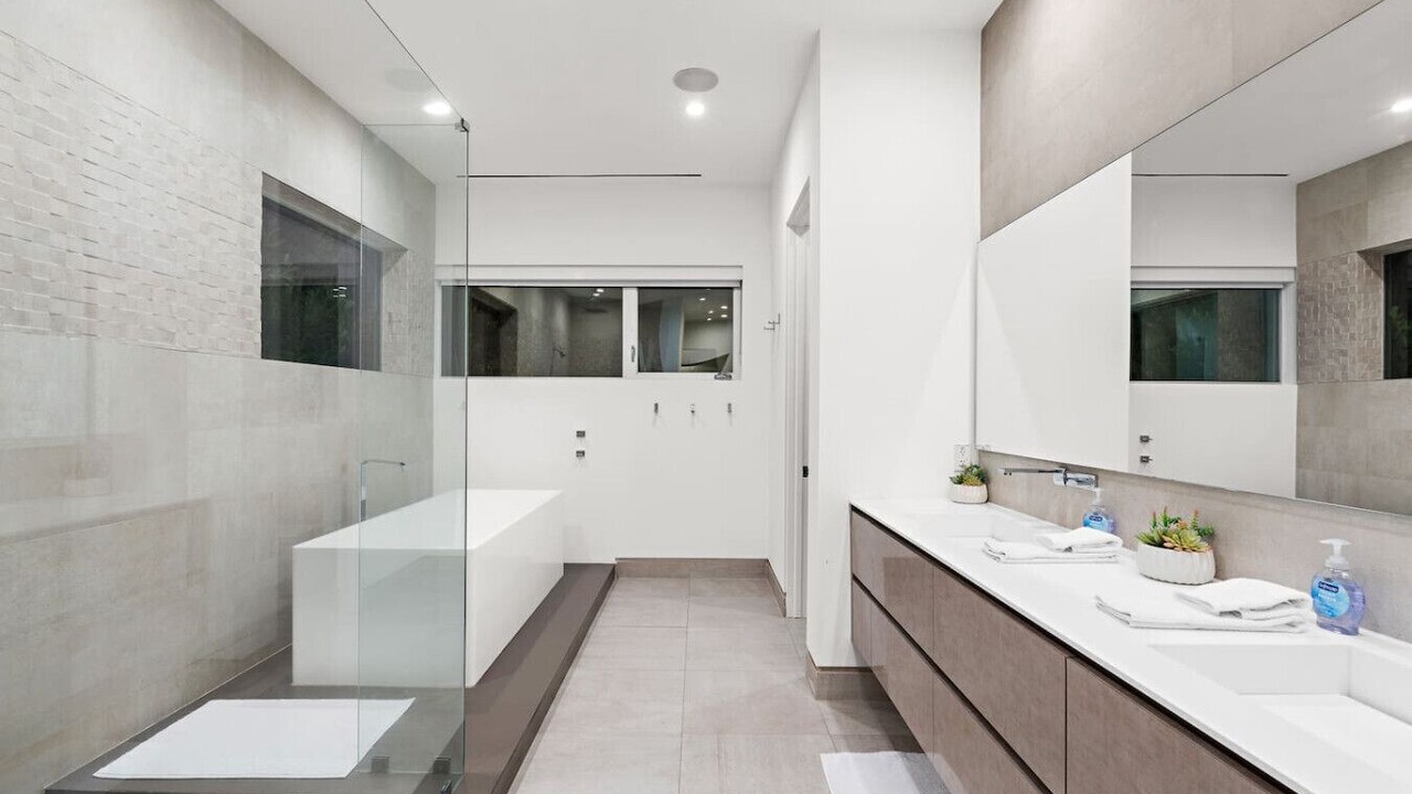 Photo of Bathroom in Melrose