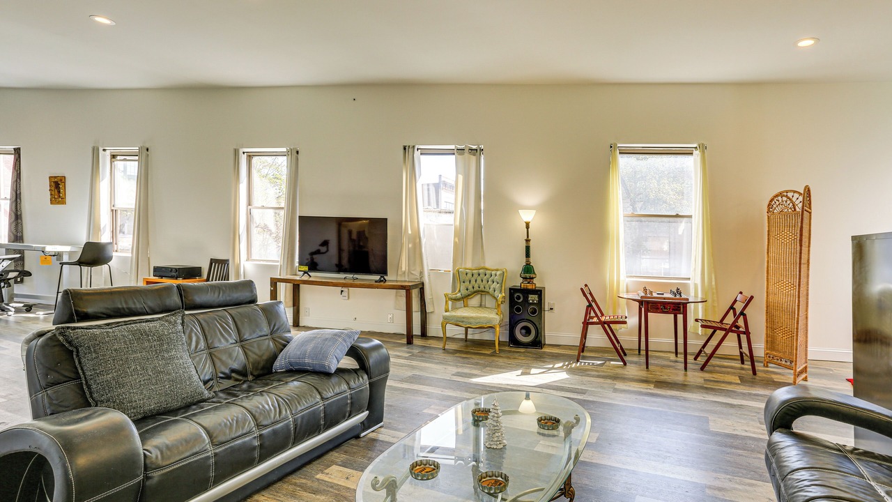 Photo of Livingroom in Suffern