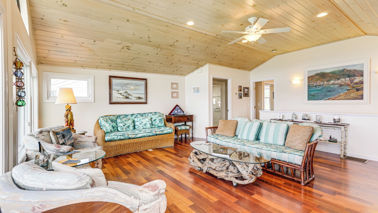 Photo of Livingroom in Charlestown