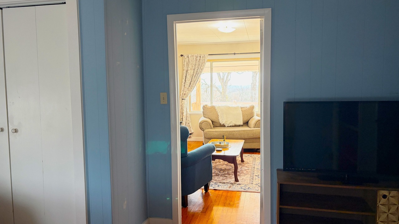 Photo of Livingroom in Tebbetts