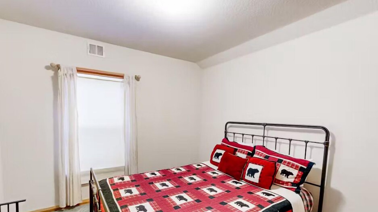 Photo of Bedroom in Tahoe Pines