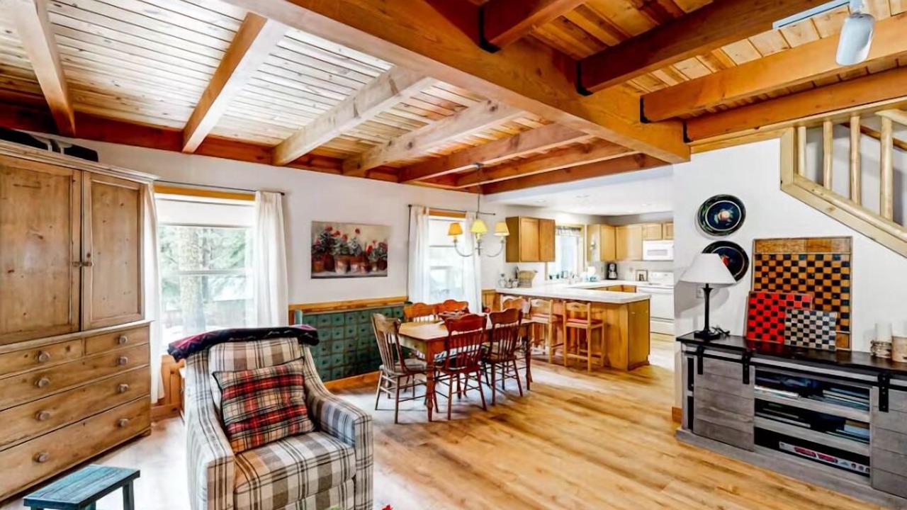 Photo of Livingroom in Tahoe Pines