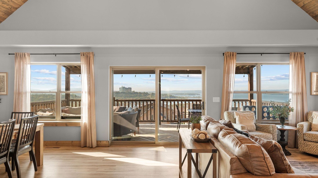 Photo of Livingroom in Table Rock