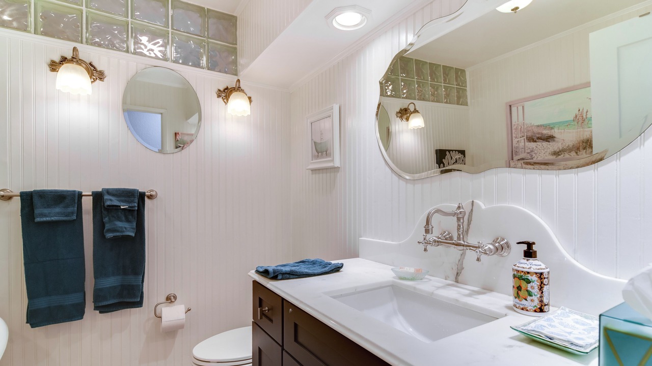 Photo of Bathroom in Anona