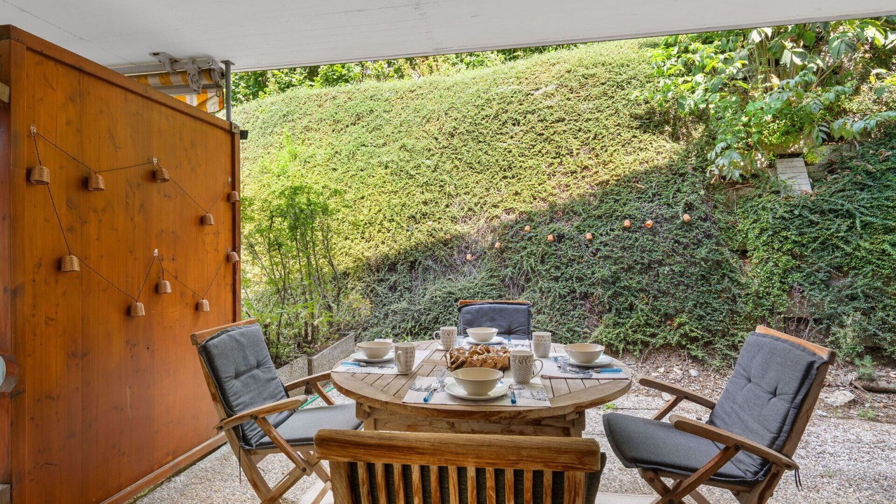 Photo of Outdoor in Lens
