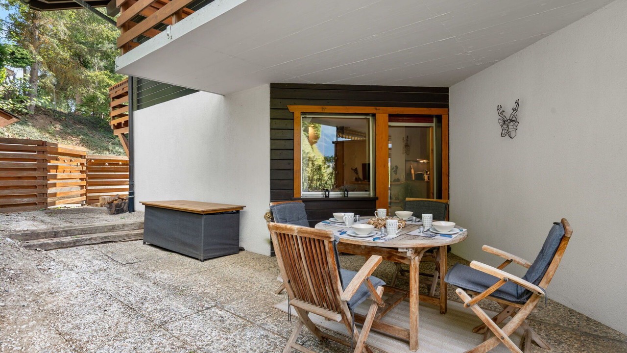 Photo of Outdoor in Lens