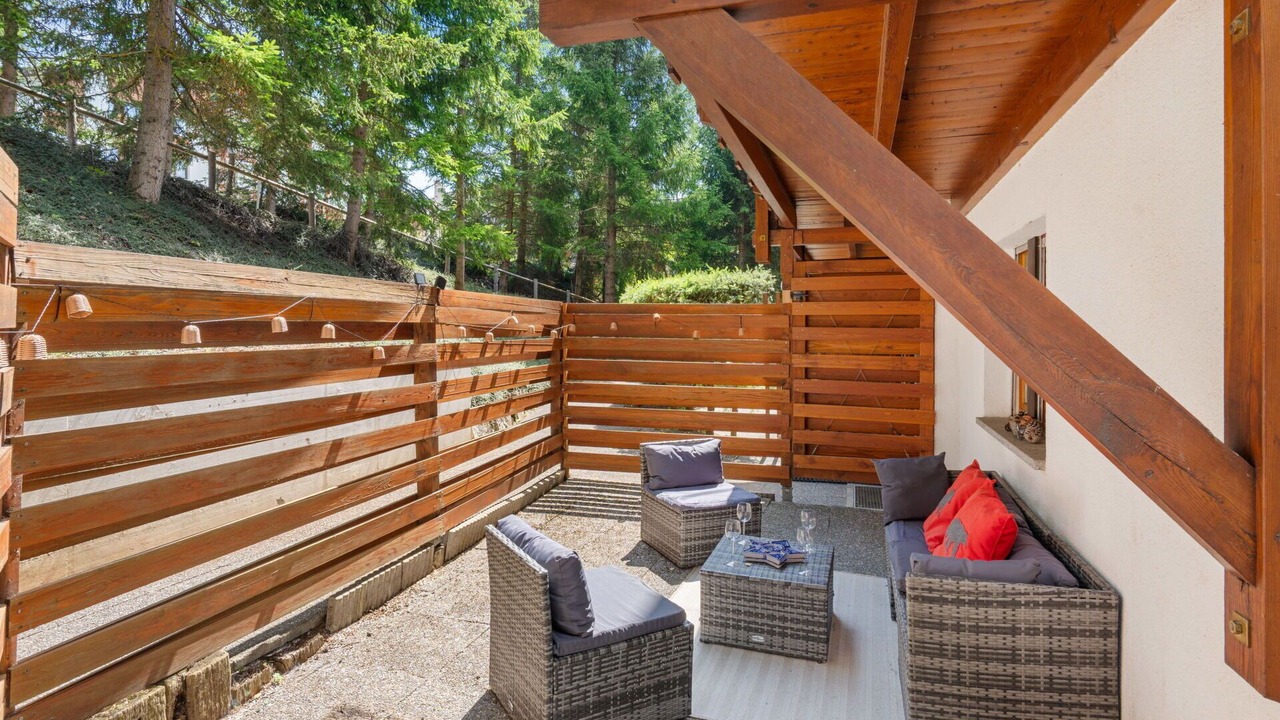 Photo of Outdoor in Lens