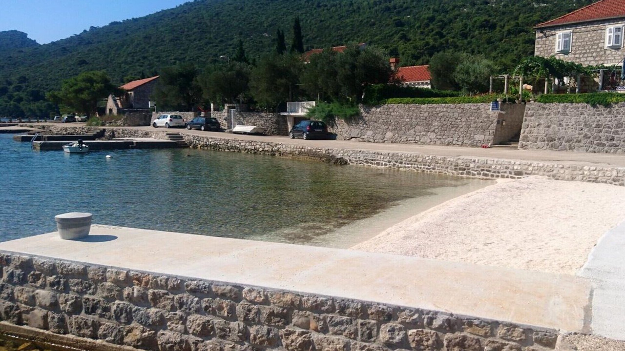 Photo of Others in Broce