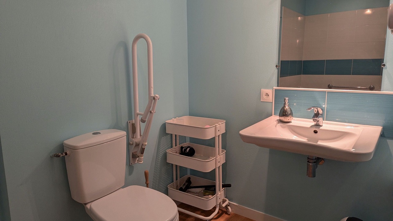 Photo of Bathroom in Vennecy