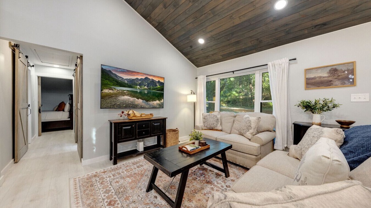 Photo of Livingroom in Eagleton Village
